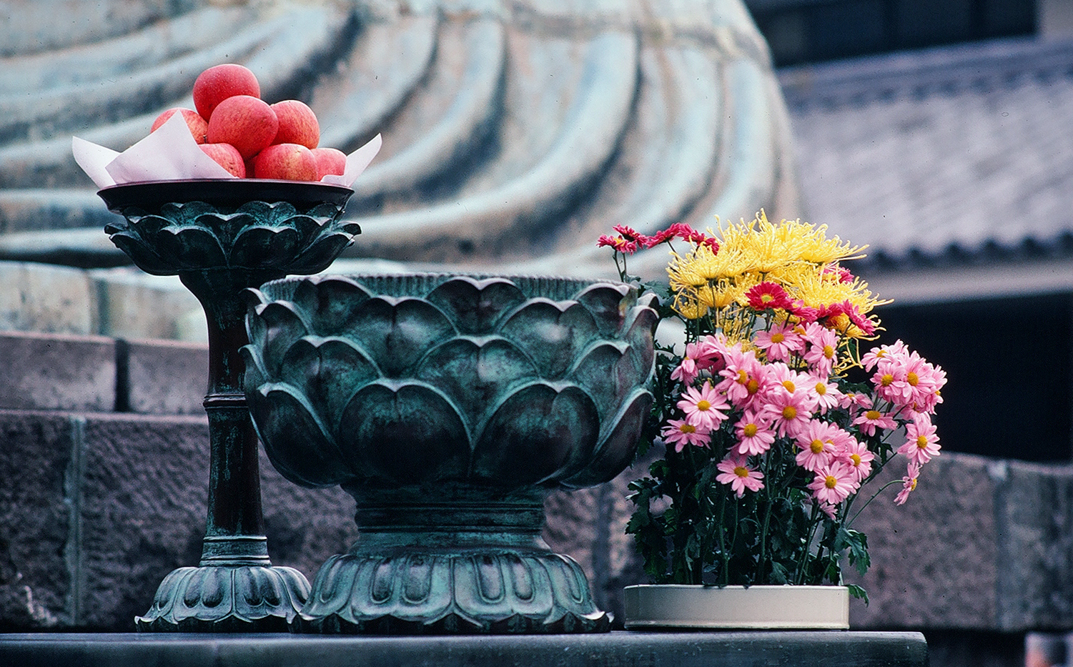 Offerings, Great Buddha of Kamakura, Kotokuin Temple, Kamakura, Japan, 1980, by Terry Feuerborn (c) 2013 https://www.flickr.com/photos/travfotos/10985369725/